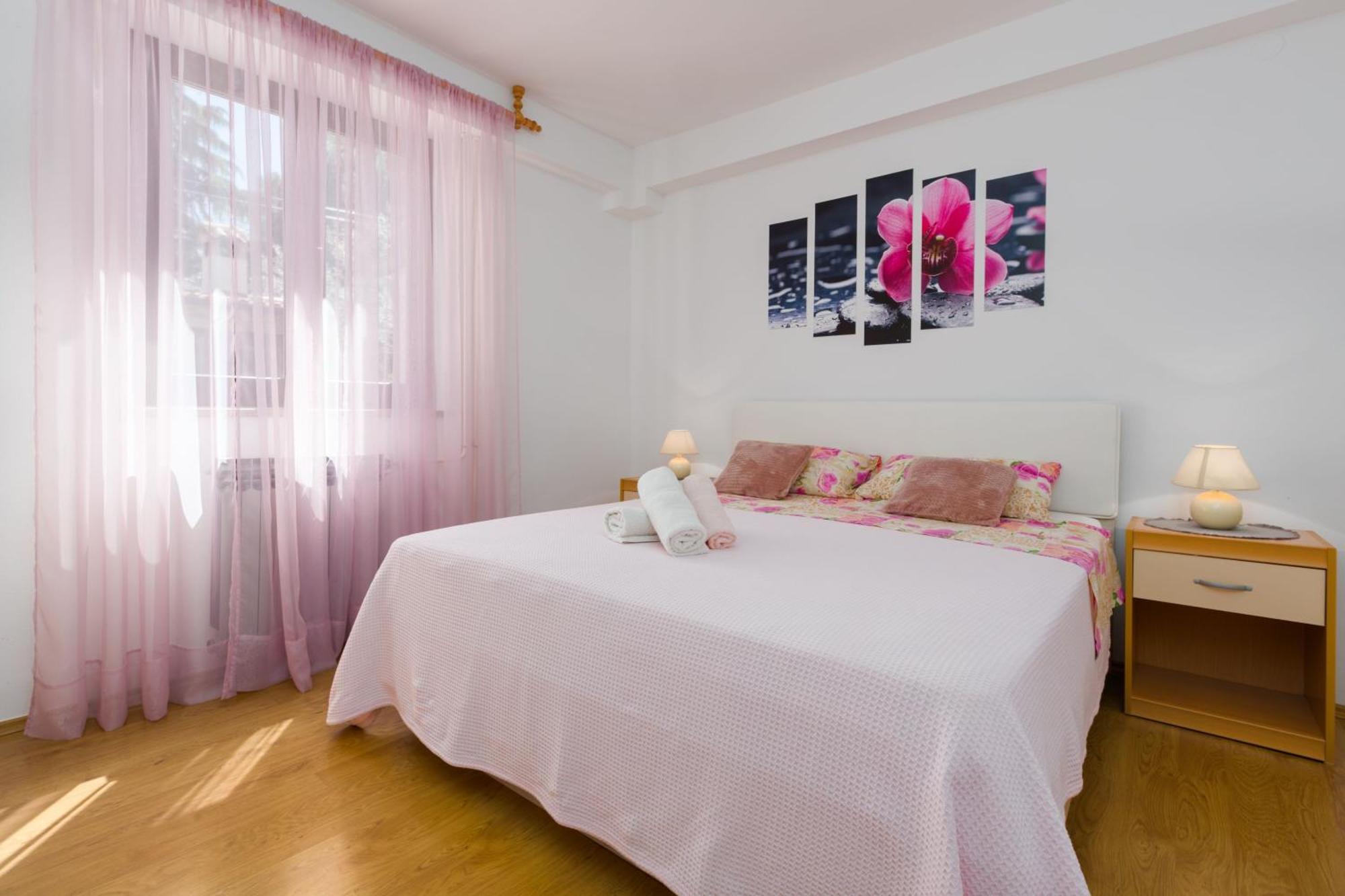 Bruna Mit Parkplatz, In Strandnaehe Apartmán Porec