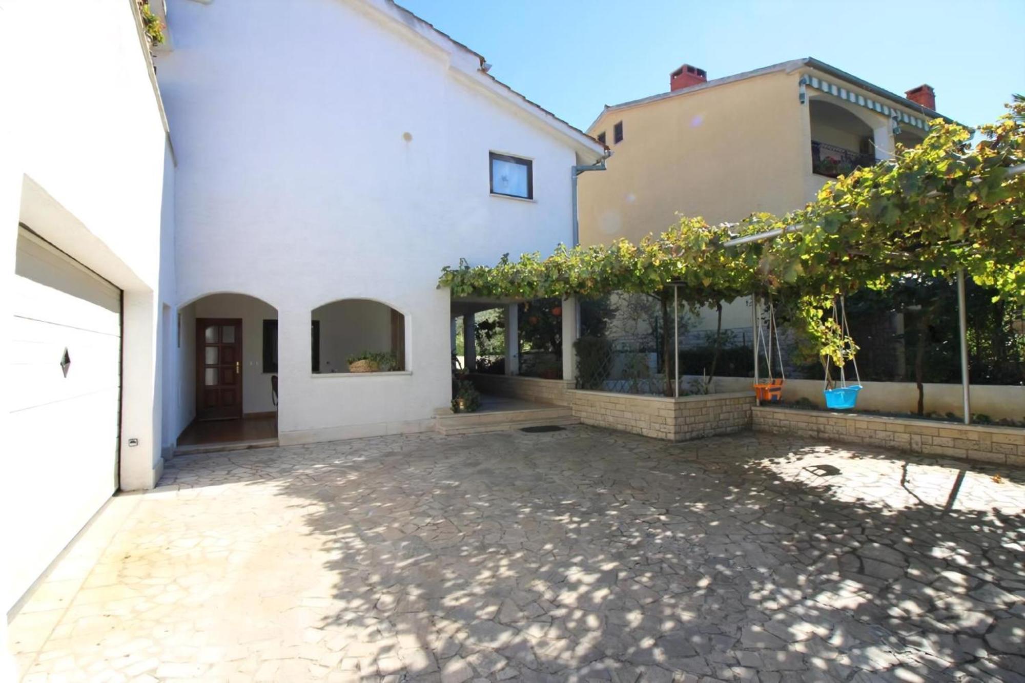 Bruna Mit Parkplatz, In Strandnaehe Porec